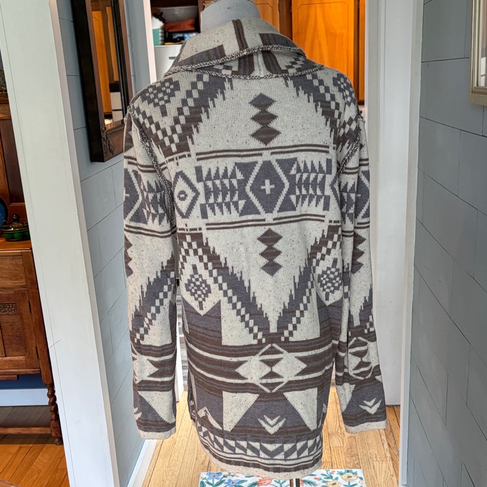 Lovestitch Aztec Print‎ Cardigan - Gray and Cream Geometric